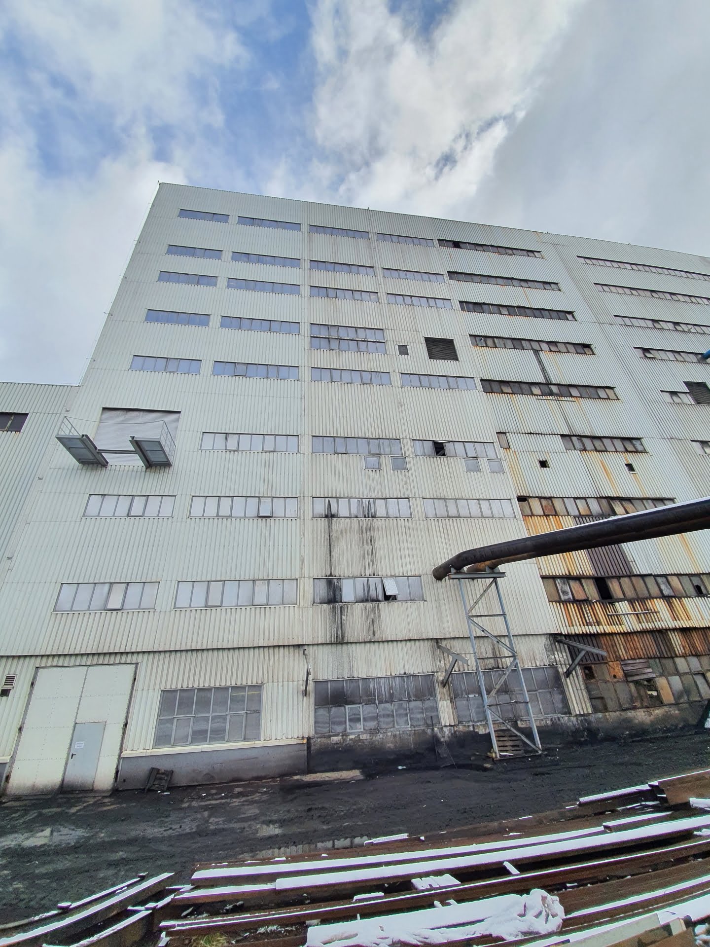 Remont ściany zewnętrznej budynku kompleksowego