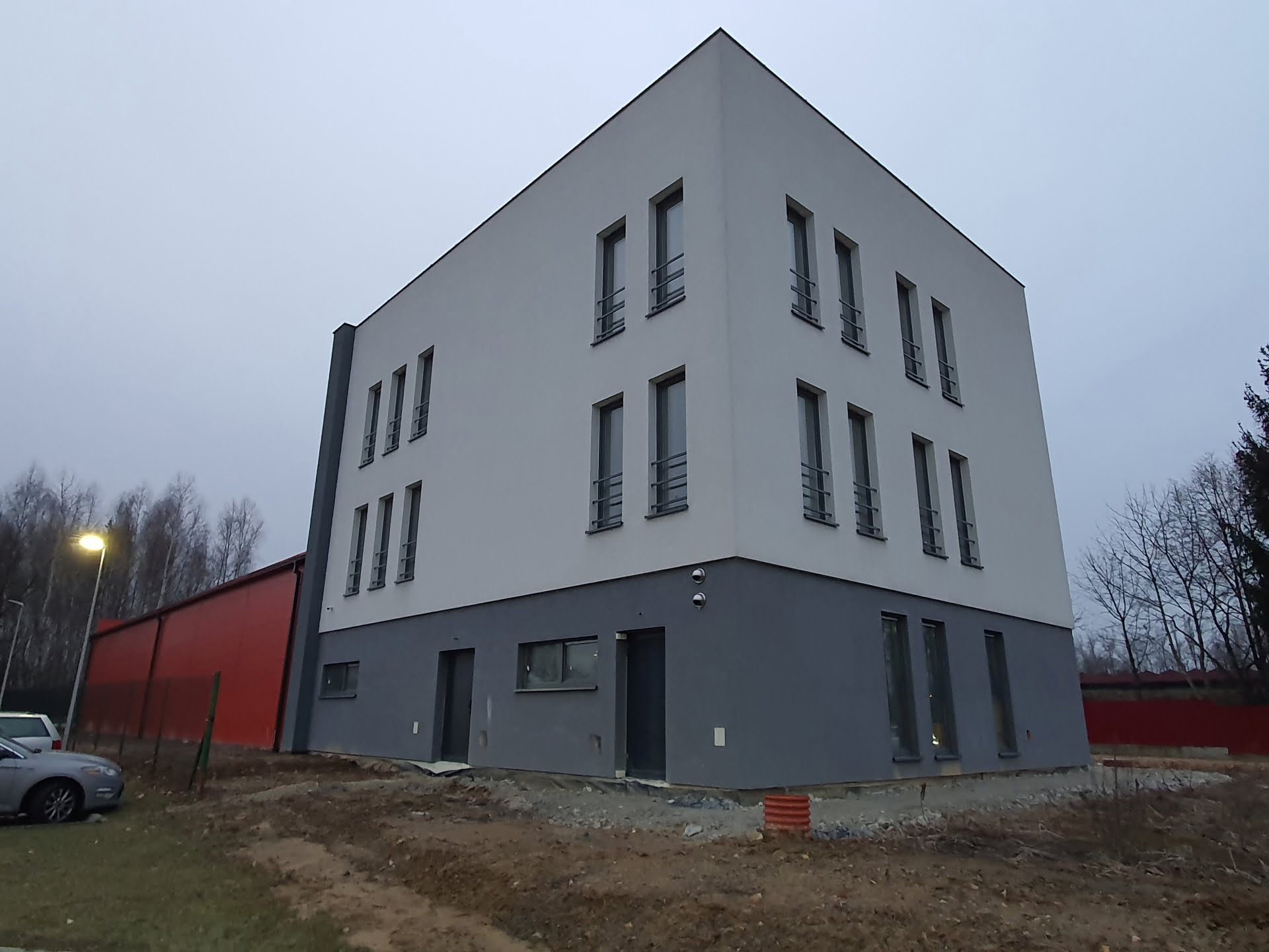 Budowa budynku biurowego i magazynu