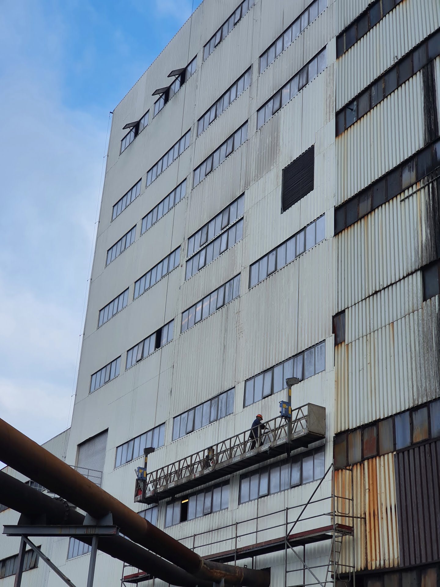 Remont ściany zewnętrznej budynku kompleksowego